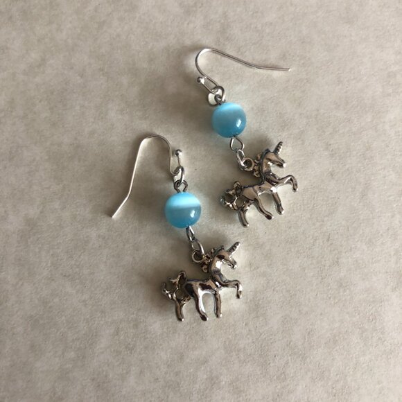 NEW Beryl (Cat's Eye) Unicorn crystal earrings - Picture 1 of 1